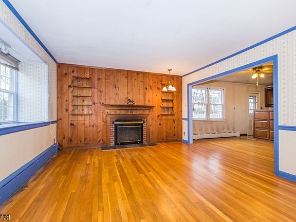 5th image of 70 Pine Grove Ave