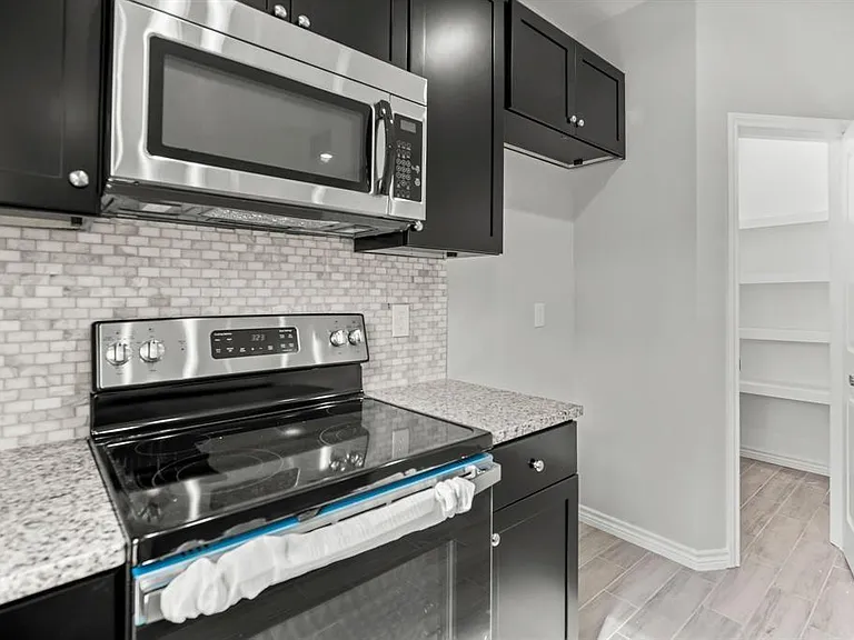 15629 Holly Dr — Photo 3
