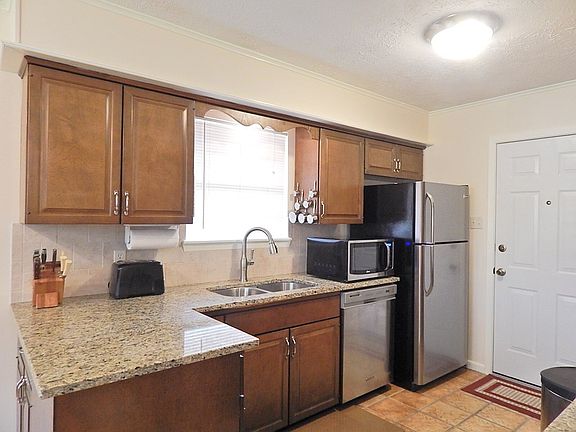 5th image of 212 Nottingham Dr