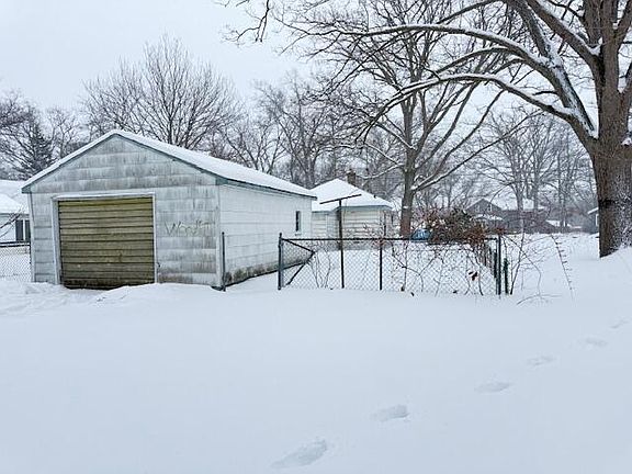 4th image of 218 Harrison Blvd