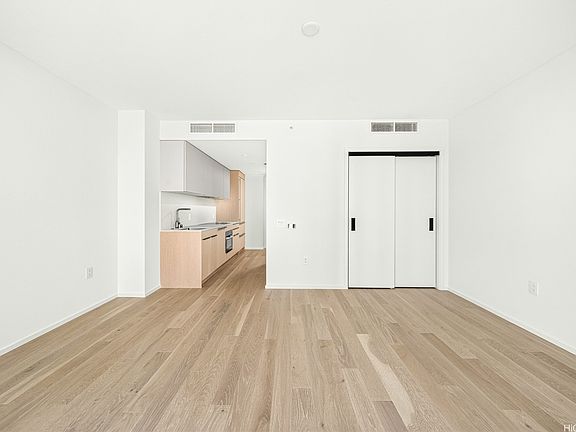 5th image of 333 Ward Ave #422