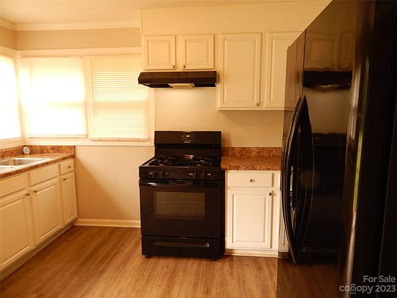 4th image of 810 Eastside Dr