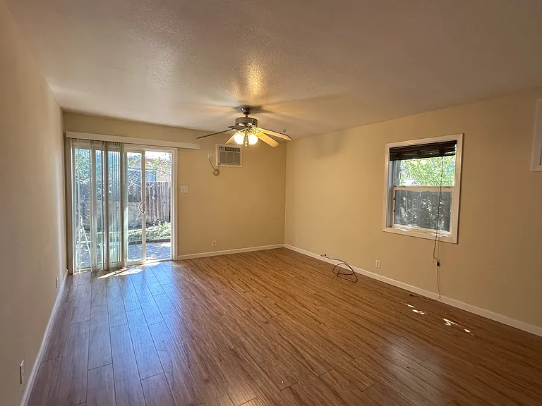 1660 Studio Waltham Rd — Photo 2