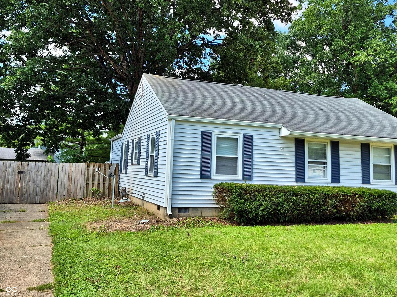 3 bed, 2.0 bath, 1296 sqft, $1,725 — Photo 2