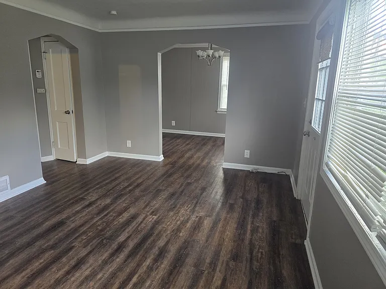 32470 Donnelly St — Photo 2