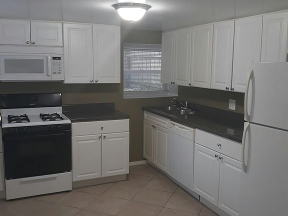 4th image of 4455 N Maplewood Ave