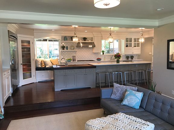 Bar seating for 5+