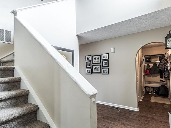5th image of 288 Monarch Dr