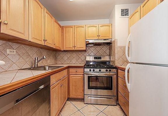 3rd image of 70-25 Yellowstone Blvd APT 24Q