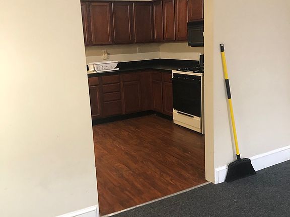 4th image of 2210 S 13th St Floor 2