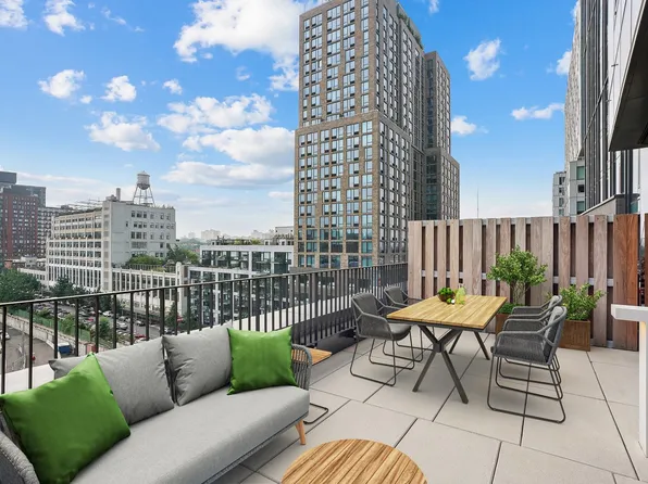 18 Sixth Avenue image 1 of 35