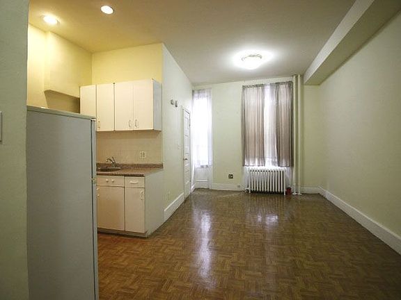 2nd image of 3682 Broadway APT 2R
