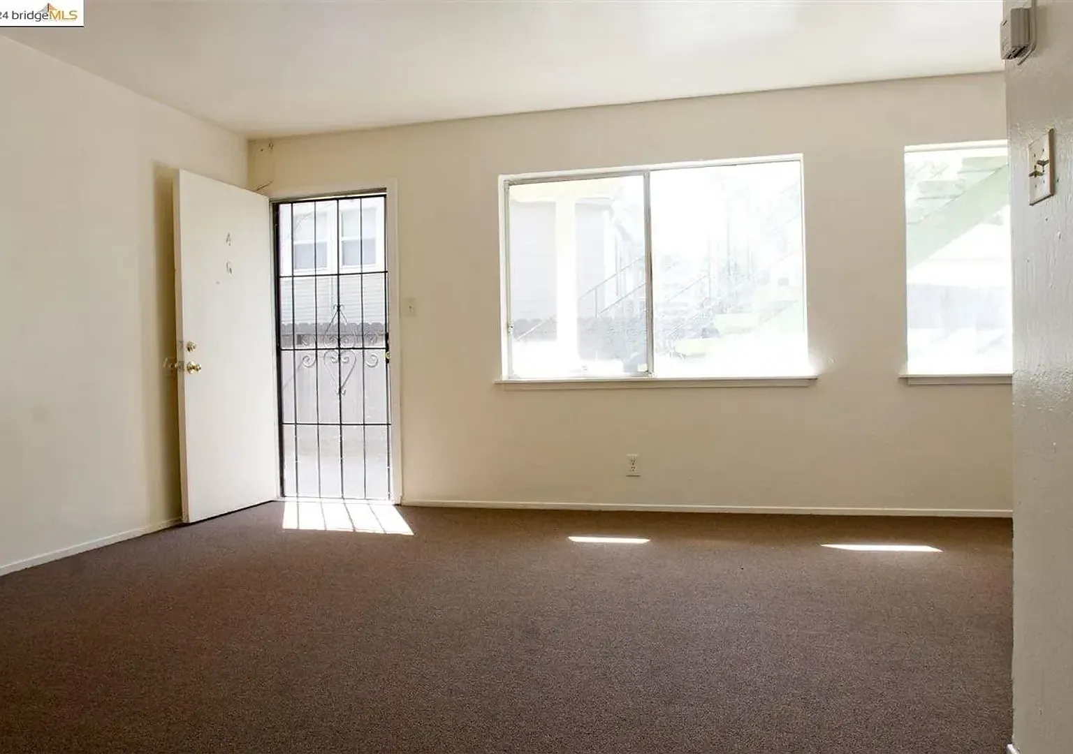 2811 NICOL — Photo 2