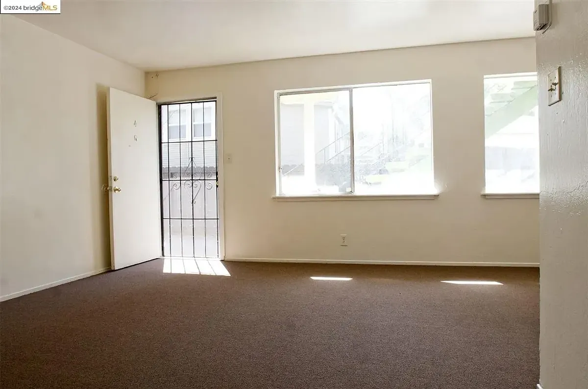 Building Photo - 2811 Nicol Ave