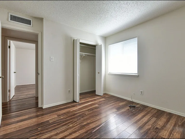 3433 Clearview Ln — Photo 41