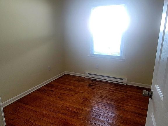 5th image of 2687 Byron St