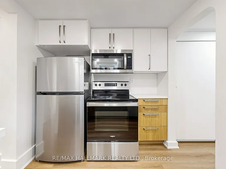 57 Humberside Ave #LOWER LEVEL — Photo 8