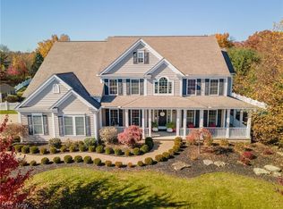 395 Leighfield Ln NE, Hartville, OH 44632