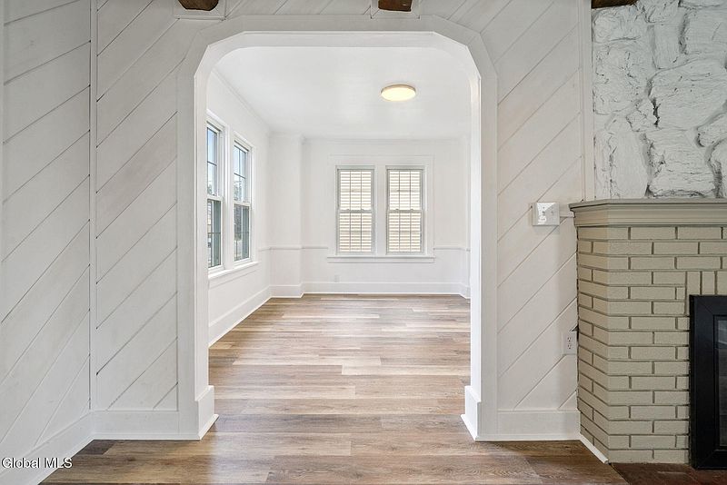 5th image of 2528 Campbell Avenue
