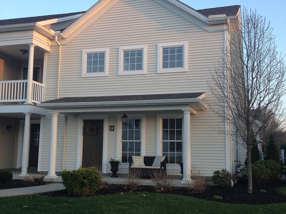 1st image of 8 Cambridge Gln #8