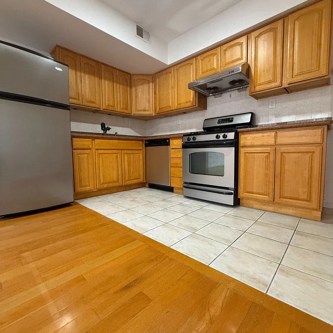 1 bed, 1.5 bath, 798 sqft, $1,500 — Photo 3