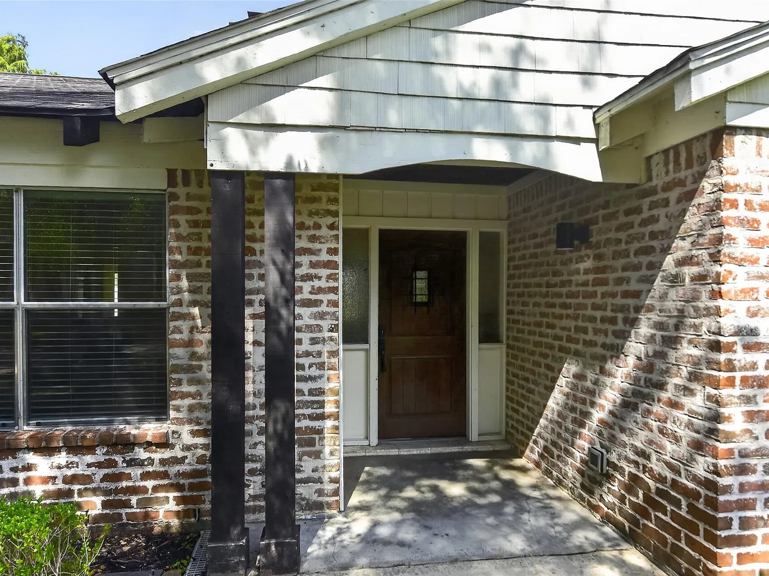 4 bed, 2.0 bath, 2098 sqft, $2,795 — Photo 2