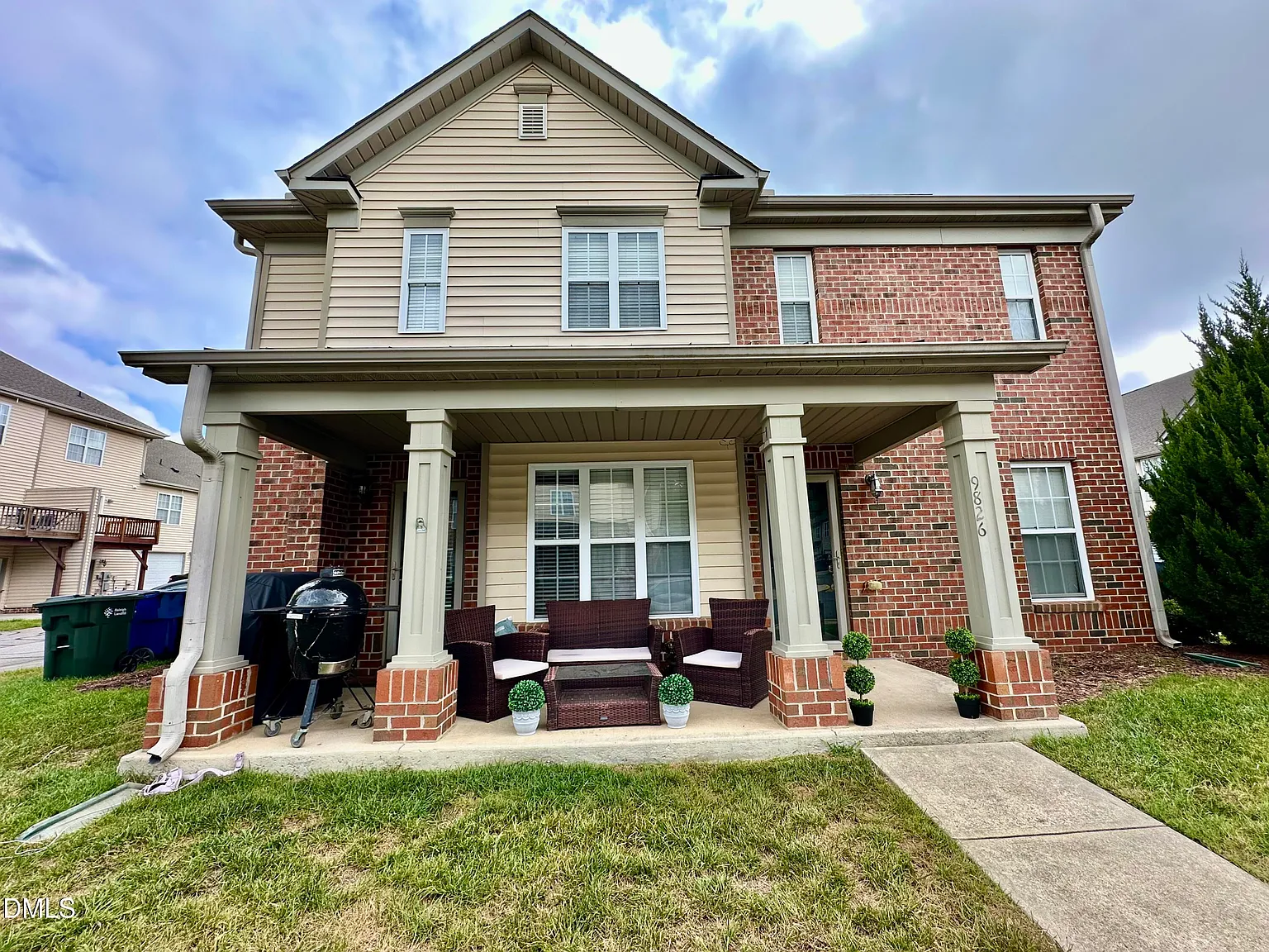 2 bed, 2.5 bath, 1380 sqft, $1,800 — Photo 2