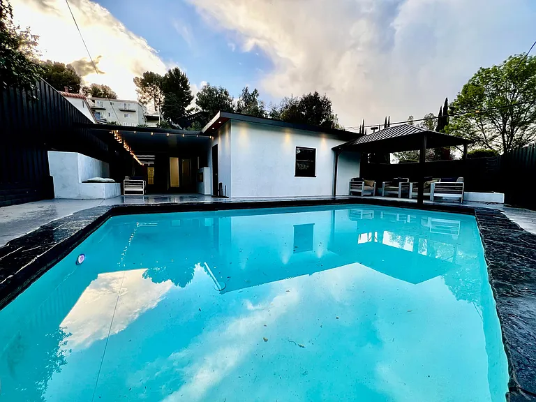 21360 Avenue San Luis — Photo 3