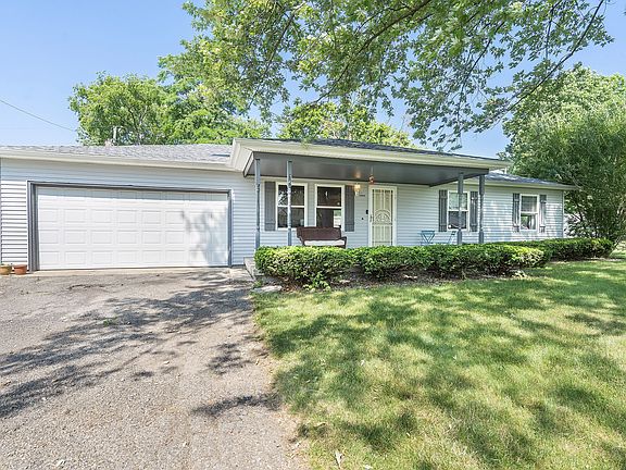 3rd image of 1327 Sherwood Dr