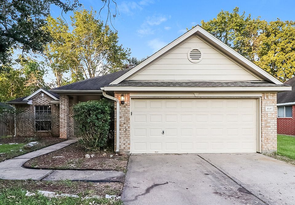 1st image of 810 Courtside Dr E