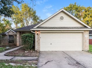 810 Courtside Dr E, League City, TX 77573