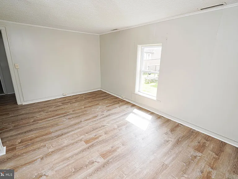 202 E Grove St #A — Photo 29