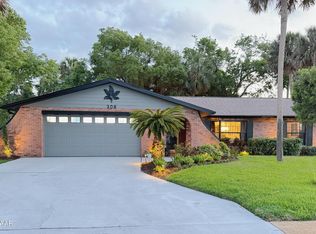 208 Wellington Dr, Daytona Beach, FL 32119
