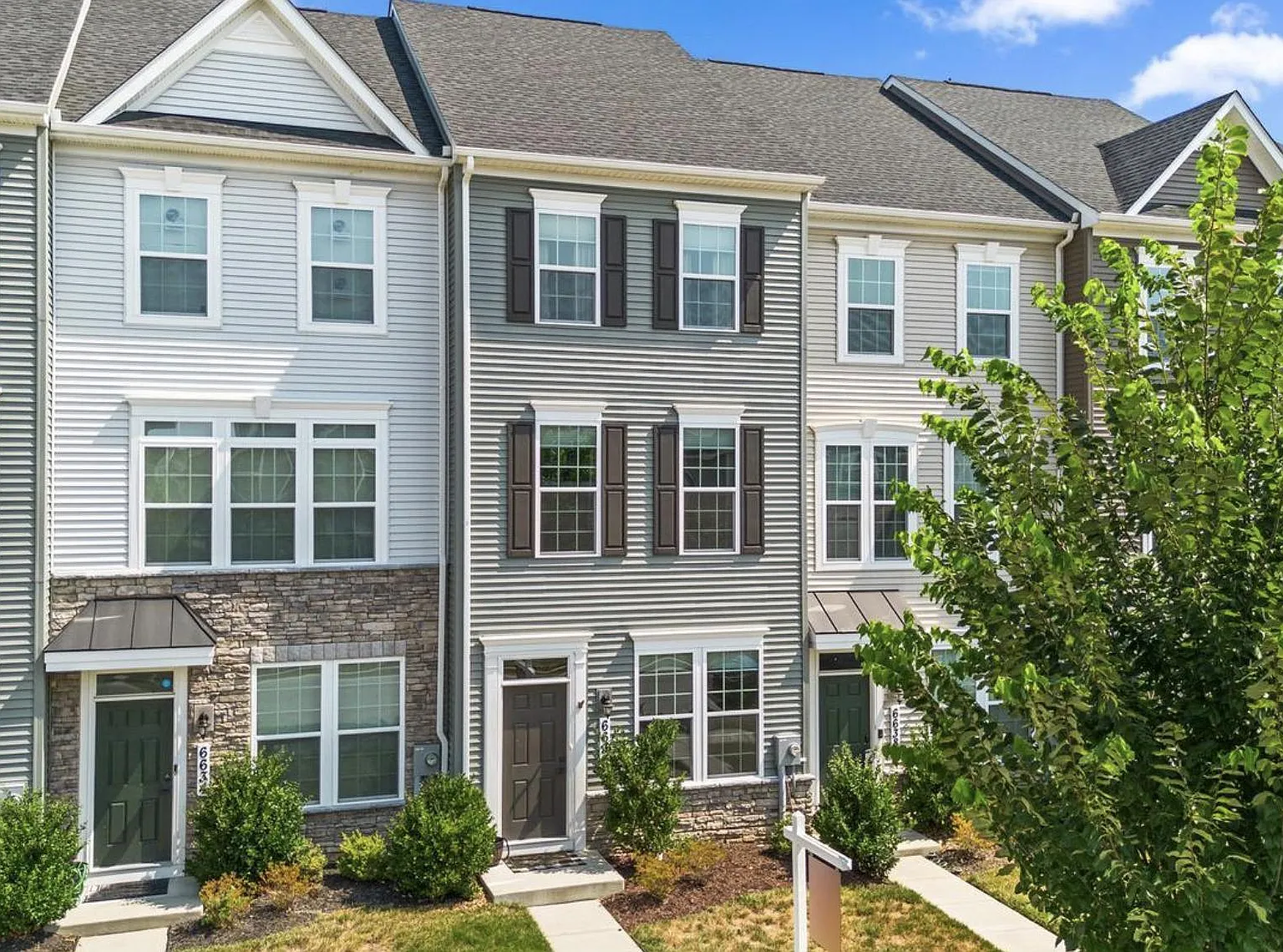 2 bed, 2.5 bath, 1599 sqft, $2,900 — Photo 1