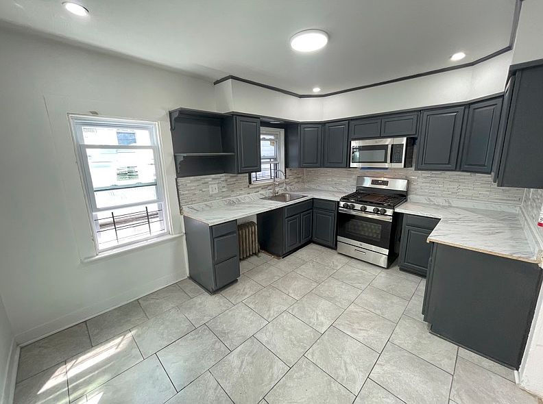 1st image of 102 Isabella Ave Floor 2
