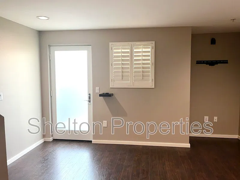 2 bed, 2.5 bath, 1590 sqft, $2,450 — Photo 4