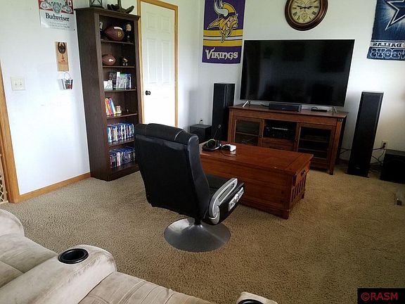 5th image of 46 Evergreen Ln