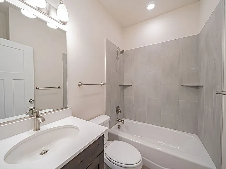 351 E Lorene St — Photo 40