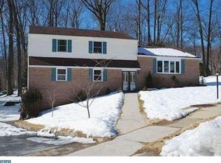 6 Roberta Dr, Aston, PA