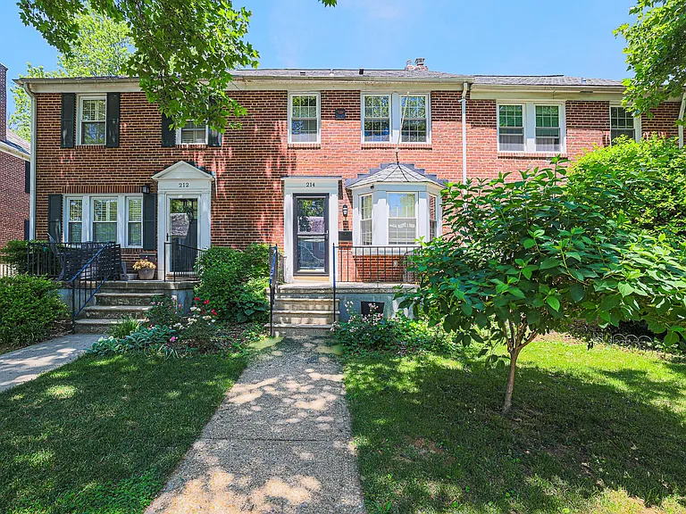 214 Overbrook Rd — Photo 1