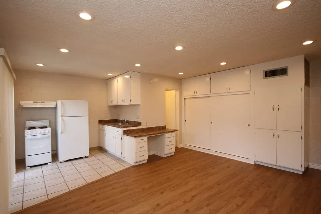 Studio, 300 sqft, $1,595 — Photo 2