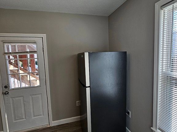 4th image of 247 Grove St #1R