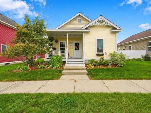 821 Traditions Dr, Traverse City, MI 49696