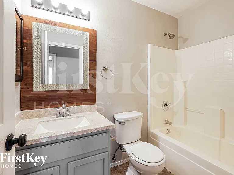 1820 S 106th Ln — Photo 17