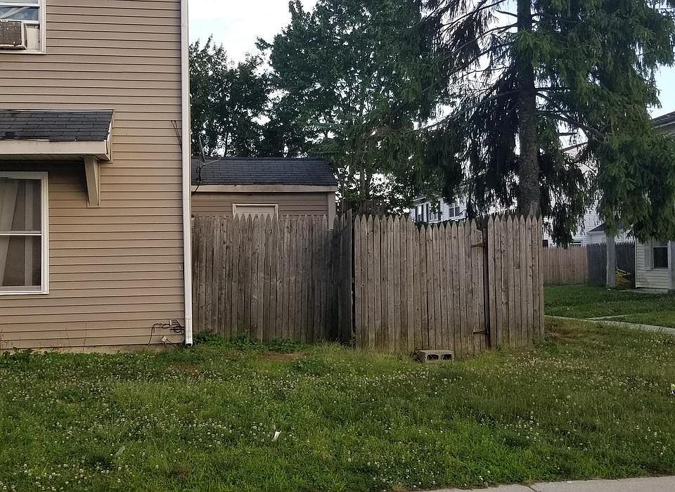 2nd image of 19 Lehigh Ct
