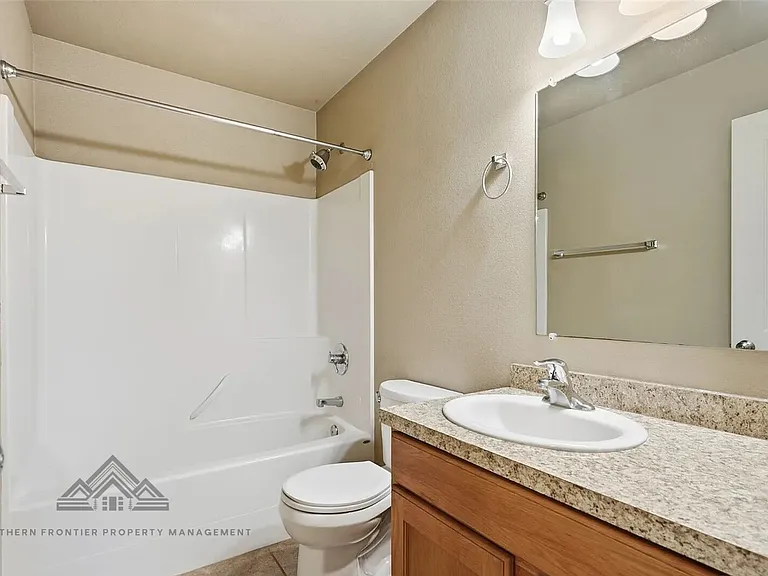 218 E Whitman Dr — Photo 10