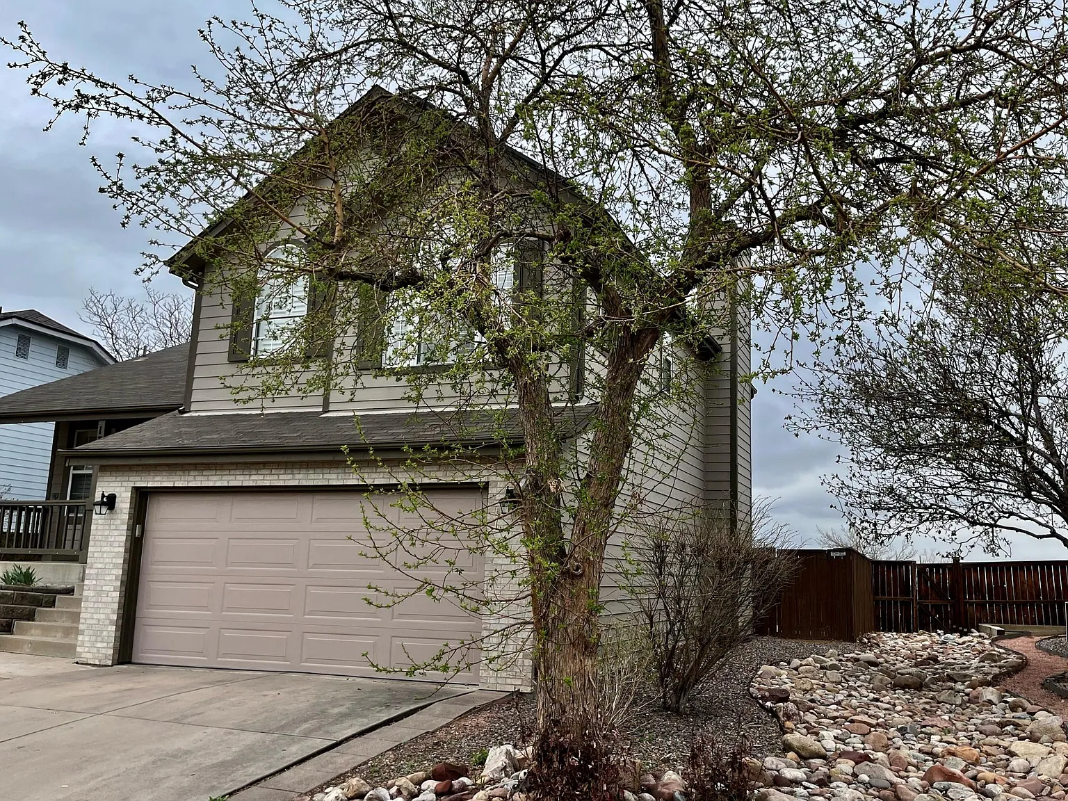 4 bed, 1992 sqft, $3,200 — Photo 3