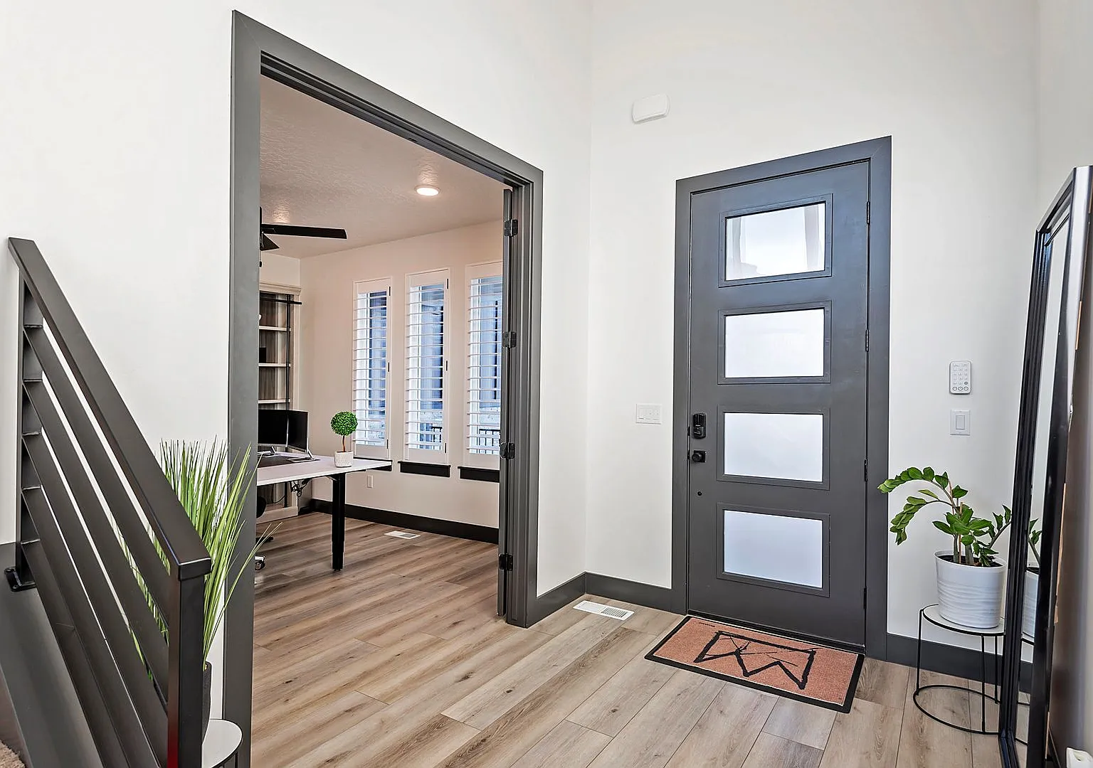 Luxury Smart Home with Lake & Mountain Views in Saratoga Springs — Photo 4