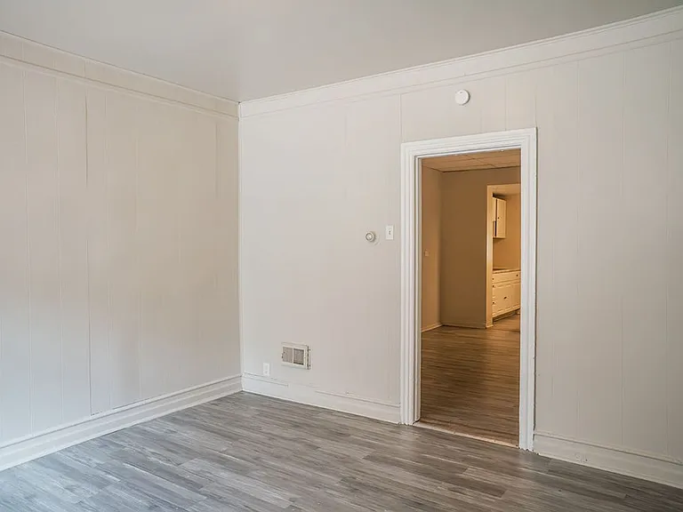 425 W Gordon St — Photo 12