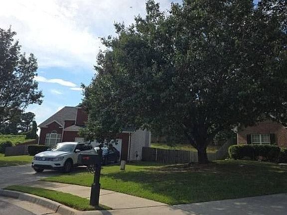 3rd image of 409 Lytton Ct